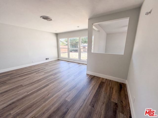 8015 Aldea Avenue, Los Angeles, CA 91406