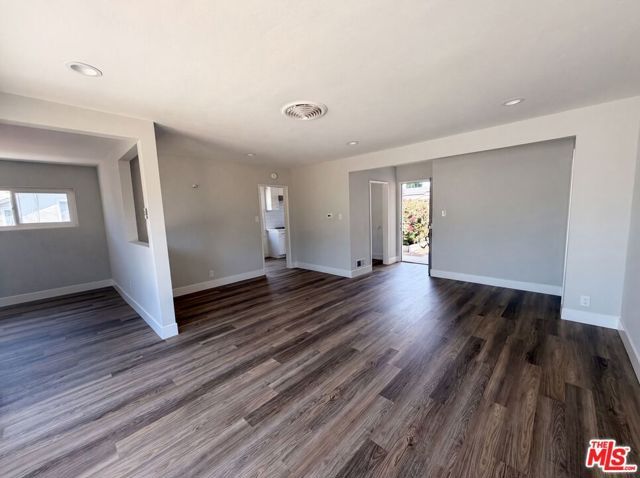 8015 Aldea Avenue, Los Angeles, CA 91406