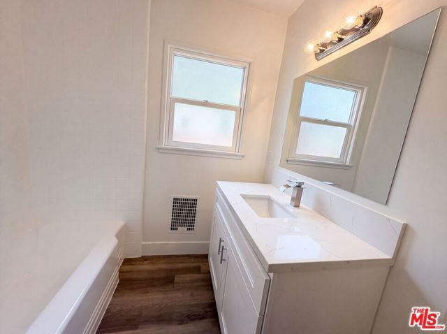 8015 Aldea Avenue, Los Angeles, CA 91406