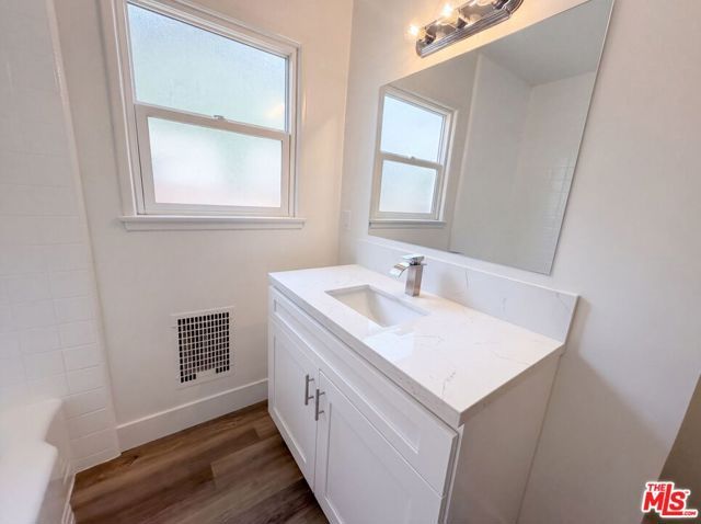8015 Aldea Avenue, Los Angeles, CA 91406