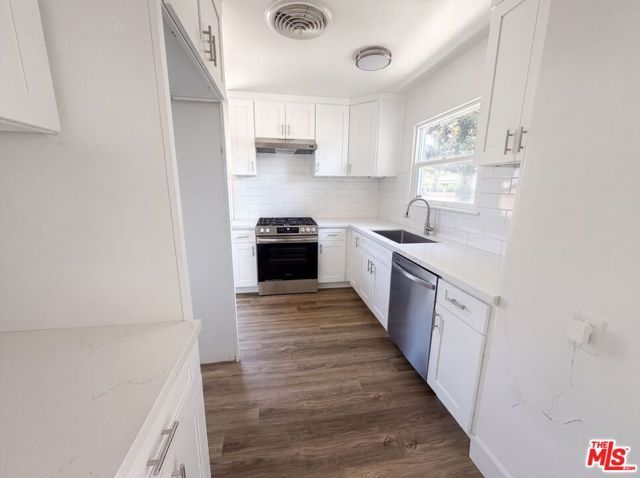 8015 Aldea Avenue, Los Angeles, CA 91406