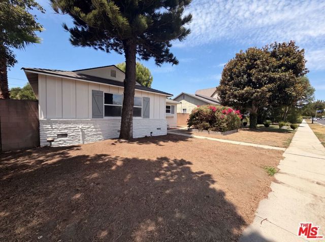 8015 Aldea Avenue, Los Angeles, CA 91406
