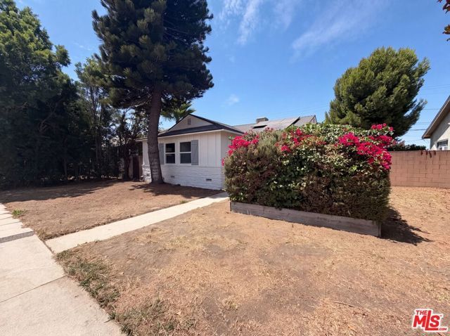 8015 Aldea Avenue, Los Angeles, CA 91406