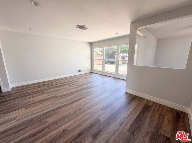 8015 Aldea Avenue, Los Angeles, CA 91406
