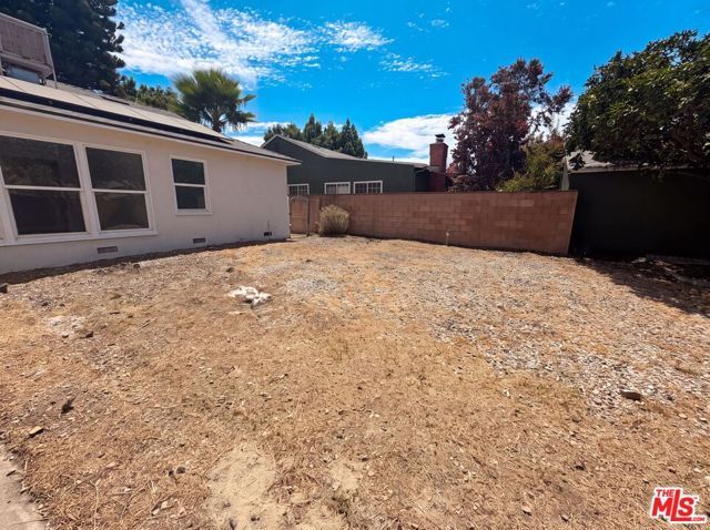 8015 Aldea Avenue, Los Angeles, CA 91406
