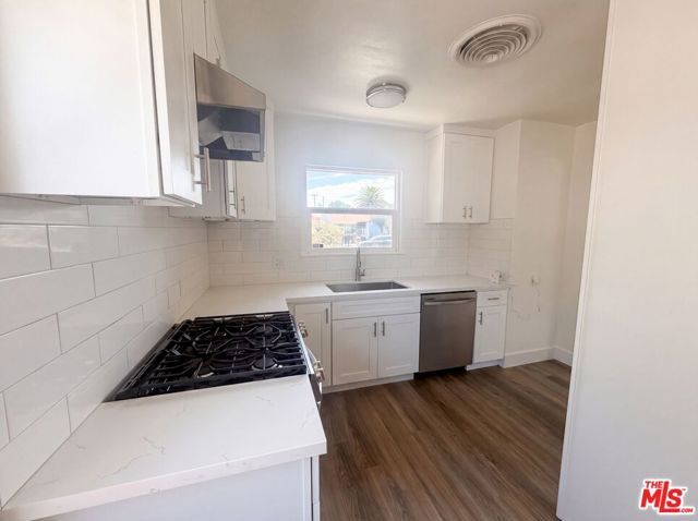 8015 Aldea Avenue, Los Angeles, CA 91406
