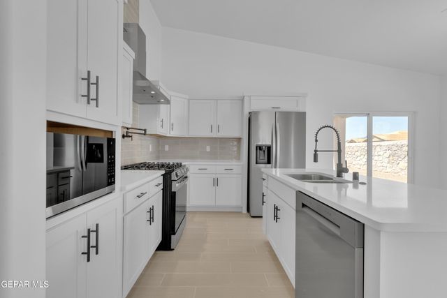 5652 DESERT CALICO Avenue, El Paso, TX 79934