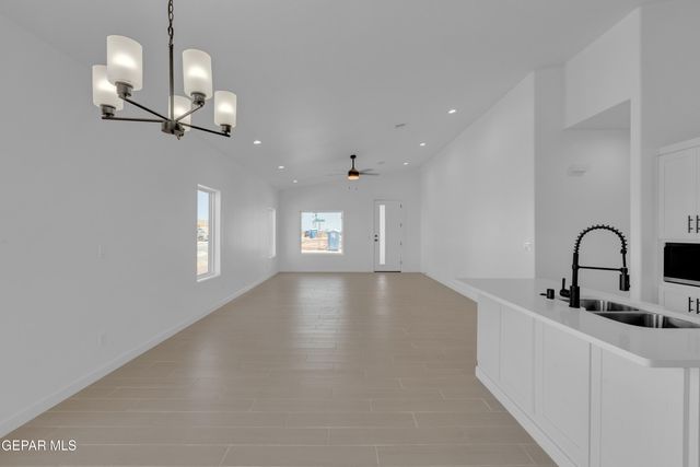 5652 DESERT CALICO Avenue, El Paso, TX 79934