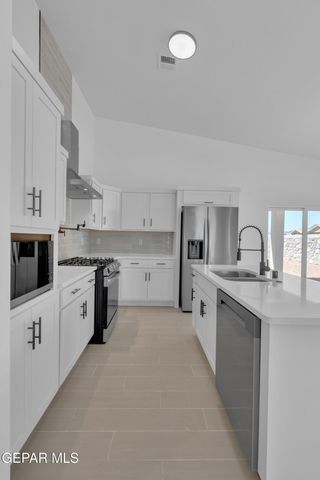 5652 DESERT CALICO Avenue, El Paso, TX 79934