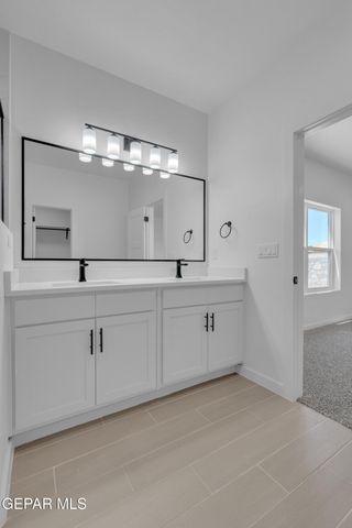 5652 DESERT CALICO Avenue, El Paso, TX 79934
