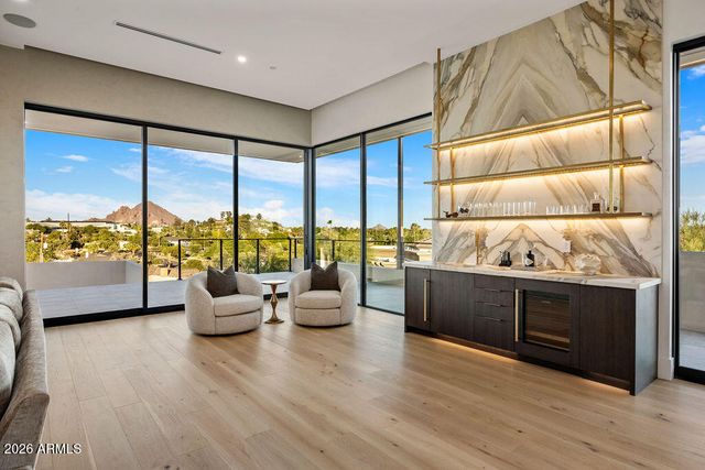 6037 N 21ST Place, Phoenix, AZ 85016