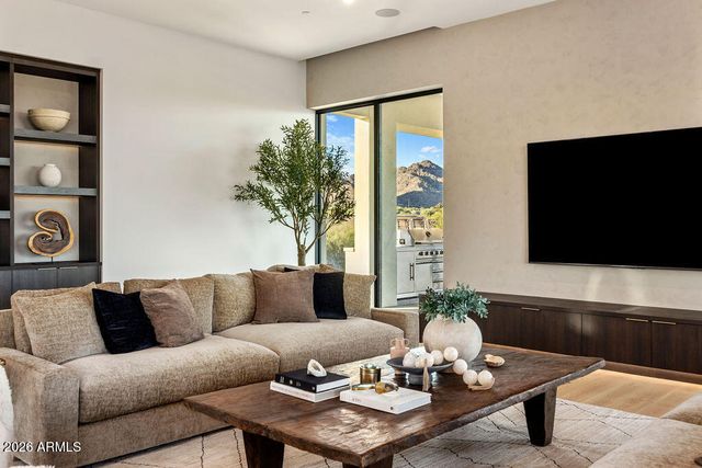 6037 N 21ST Place, Phoenix, AZ 85016