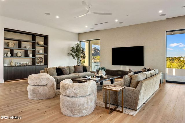 6037 N 21ST Place, Phoenix, AZ 85016