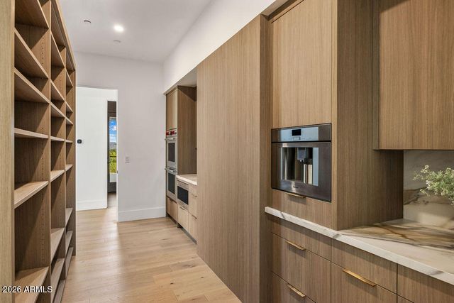 6037 N 21ST Place, Phoenix, AZ 85016