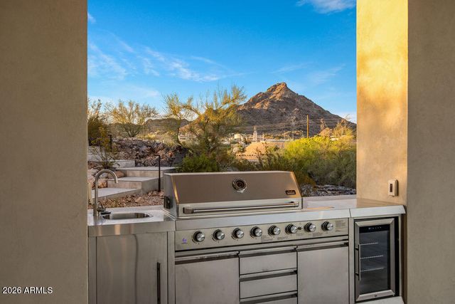 6037 N 21ST Place, Phoenix, AZ 85016