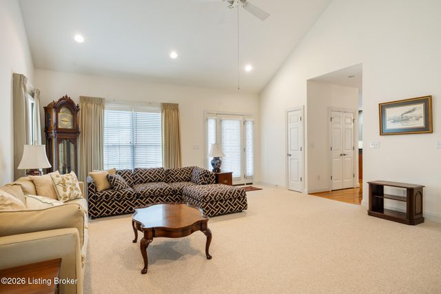 6533 Villa Spring Dr, Louisville, KY 40291
