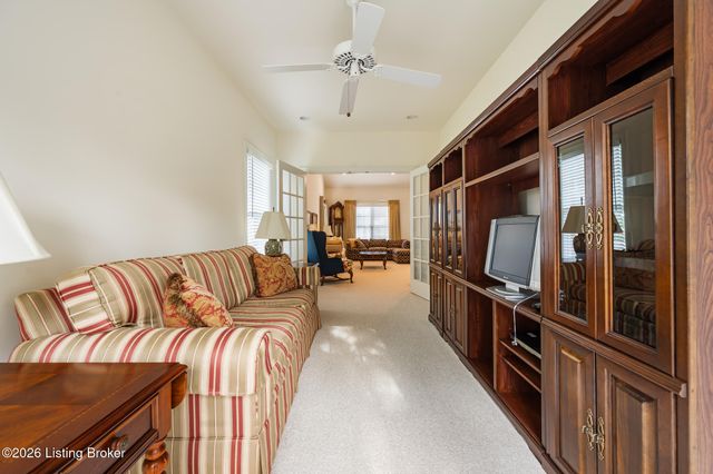 6533 Villa Spring Dr, Louisville, KY 40291