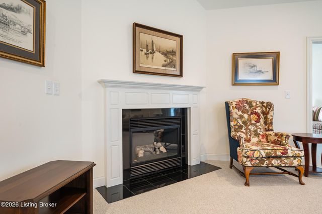 6533 Villa Spring Dr, Louisville, KY 40291