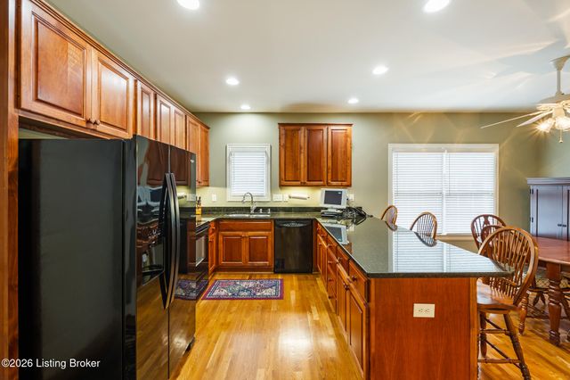 6533 Villa Spring Dr, Louisville, KY 40291