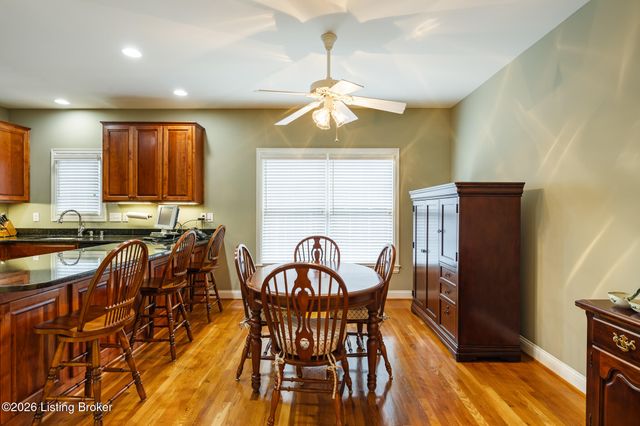6533 Villa Spring Dr, Louisville, KY 40291