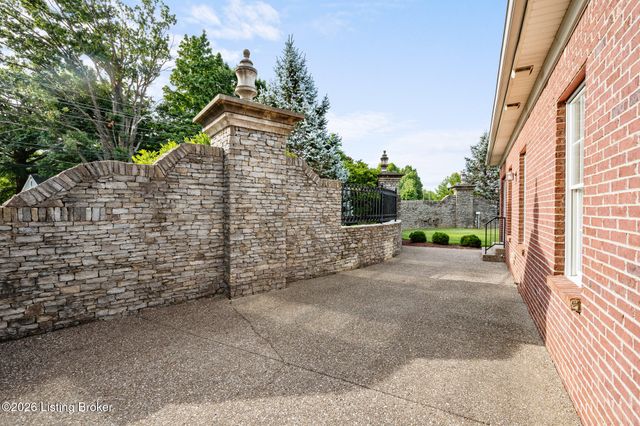 6533 Villa Spring Dr, Louisville, KY 40291
