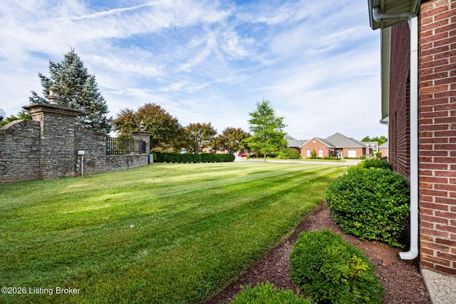 6533 Villa Spring Dr, Louisville, KY 40291