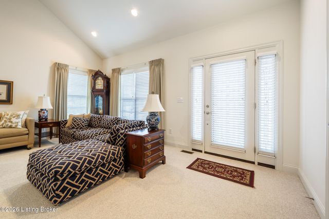 6533 Villa Spring Dr, Louisville, KY 40291