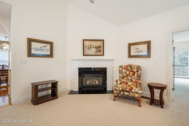 6533 Villa Spring Dr, Louisville, KY 40291