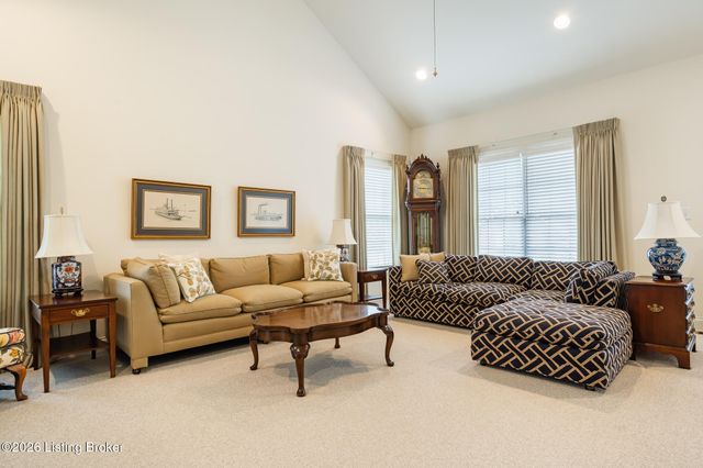 6533 Villa Spring Dr, Louisville, KY 40291