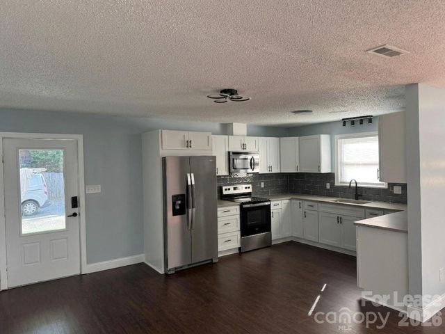 4488 Giles Avenue, Sherrills Ford, NC 28673