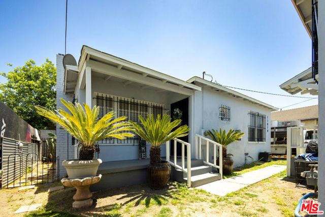 11012 Willowbrook Avenue, Los Angeles, CA 90059