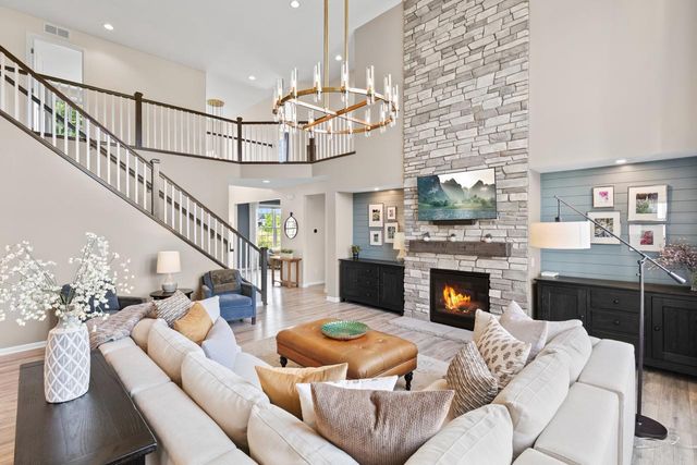 16920 Reeder Ridge, Eden Prairie, MN 55347