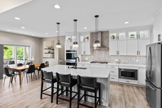 16920 Reeder Ridge, Eden Prairie, MN 55347