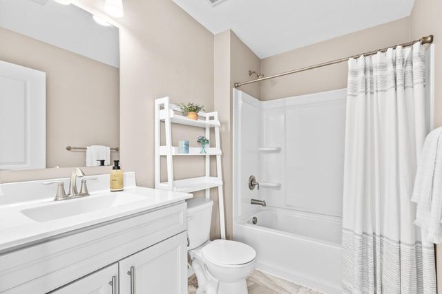 16920 Reeder Ridge, Eden Prairie, MN 55347