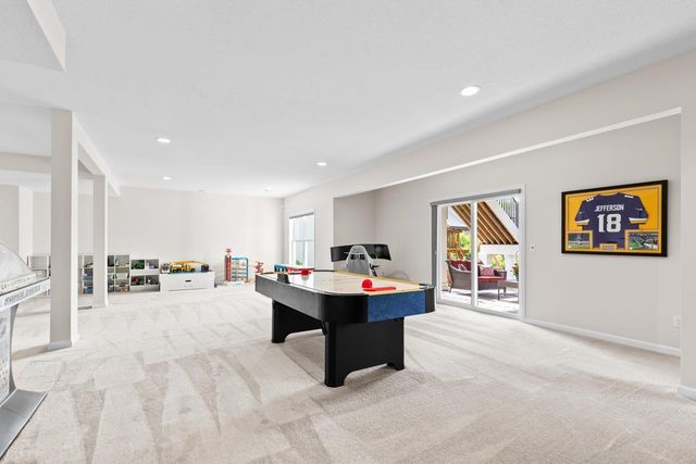 16920 Reeder Ridge, Eden Prairie, MN 55347