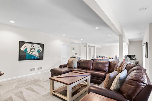 16920 Reeder Ridge, Eden Prairie, MN 55347