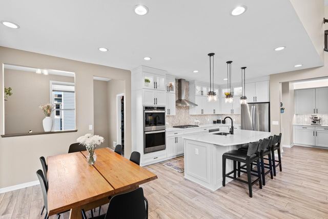 16920 Reeder Ridge, Eden Prairie, MN 55347