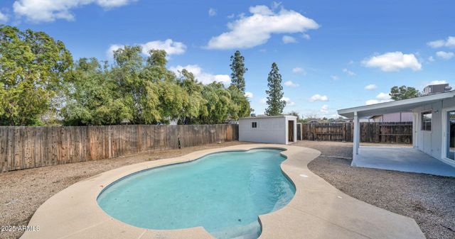 5214 W CHOLLA Street, Glendale, AZ 85304