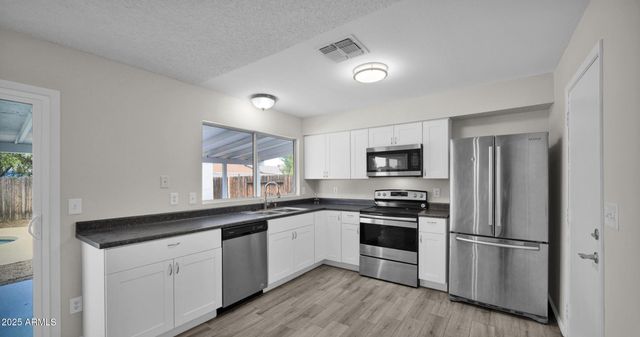 5214 W CHOLLA Street, Glendale, AZ 85304