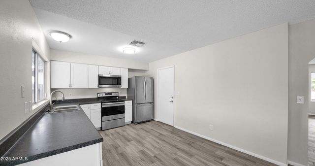 5214 W CHOLLA Street, Glendale, AZ 85304