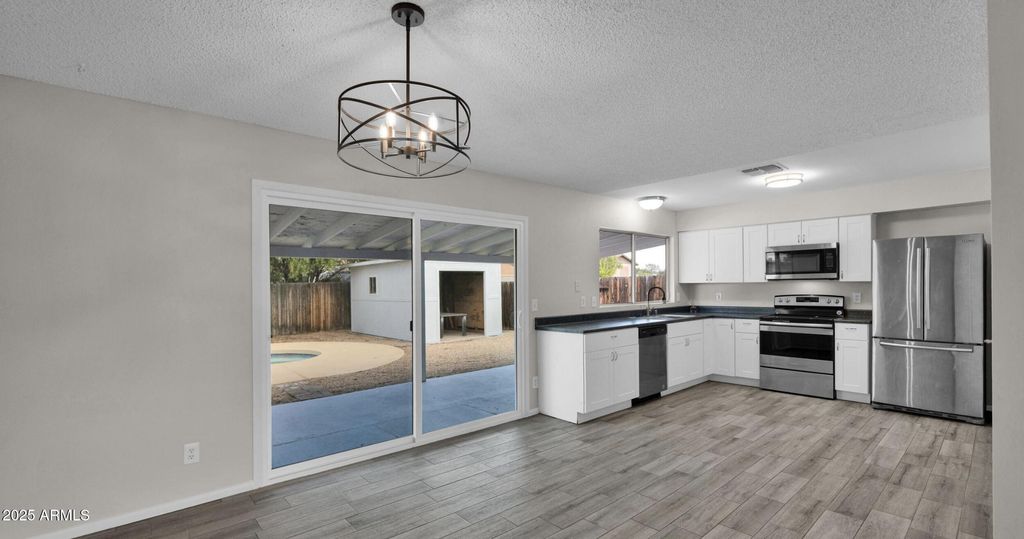 5214 W CHOLLA Street, Glendale, AZ 85304