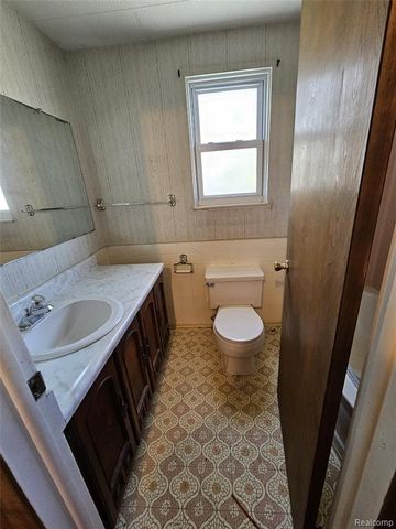 34918 Winslow Street, Wayne, MI 48184