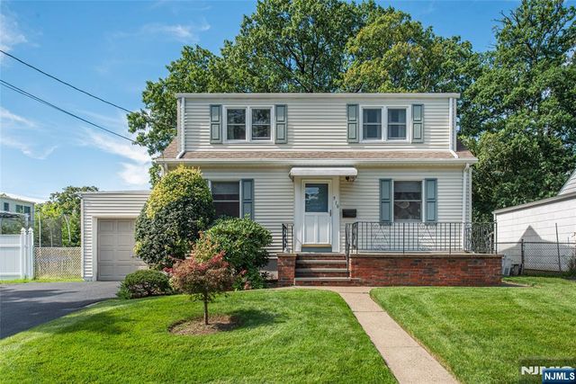 9-10 Malcolm Terrace, Fair Lawn, NJ 07410