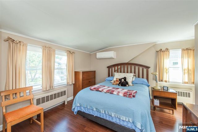 9-10 Malcolm Terrace, Fair Lawn, NJ 07410