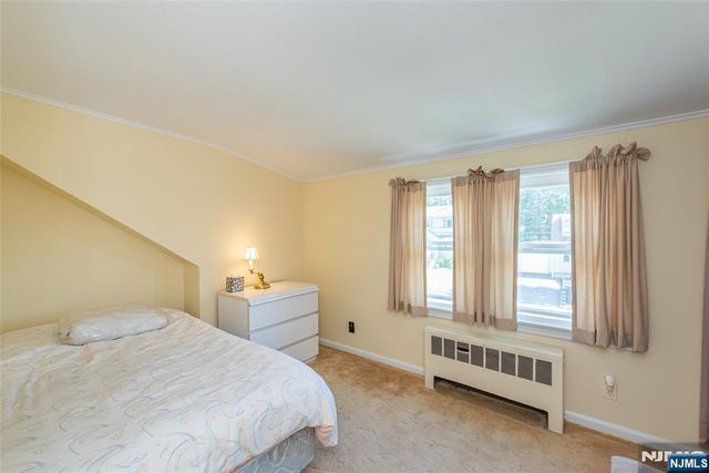 9-10 Malcolm Terrace, Fair Lawn, NJ 07410