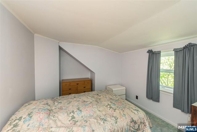 9-10 Malcolm Terrace, Fair Lawn, NJ 07410