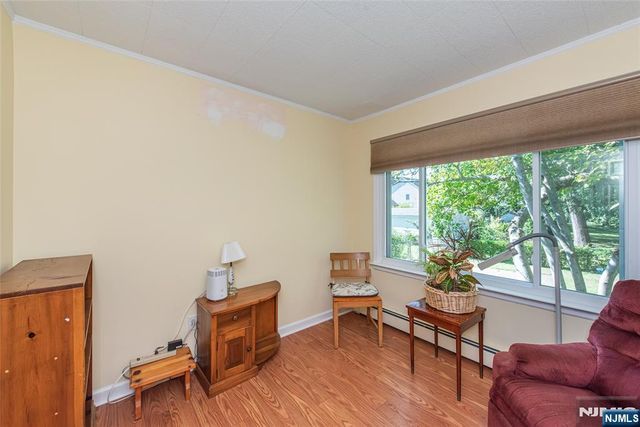 9-10 Malcolm Terrace, Fair Lawn, NJ 07410