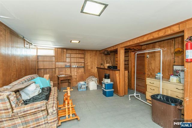 9-10 Malcolm Terrace, Fair Lawn, NJ 07410