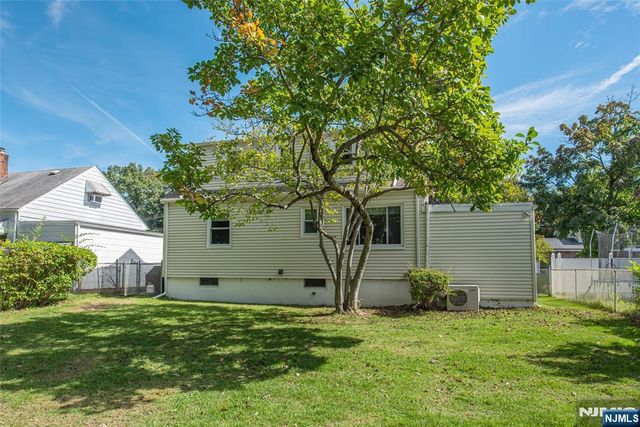 9-10 Malcolm Terrace, Fair Lawn, NJ 07410