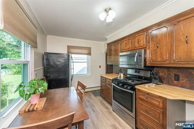 9-10 Malcolm Terrace, Fair Lawn, NJ 07410